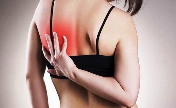 bol ispod lijeve lopatice s leđa